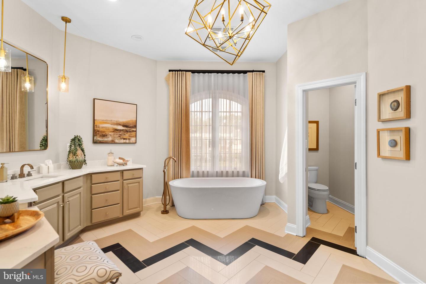 7795 GLENHAVEN CT, MCLEAN, Virginia 22102, 5 Bedrooms Bedrooms, ,5 BathroomsBathrooms,Residential,For sale,7795 GLENHAVEN CT,VAFX2267696 MLS # VAFX2267696