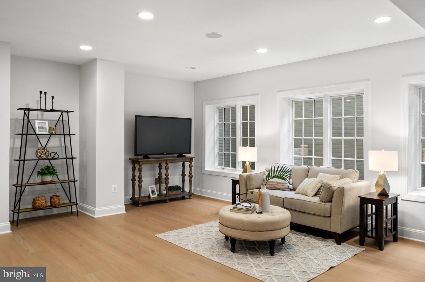 7795 GLENHAVEN CT, MCLEAN, Virginia 22102, 5 Bedrooms Bedrooms, ,5 BathroomsBathrooms,Residential,For sale,7795 GLENHAVEN CT,VAFX2267696 MLS # VAFX2267696
