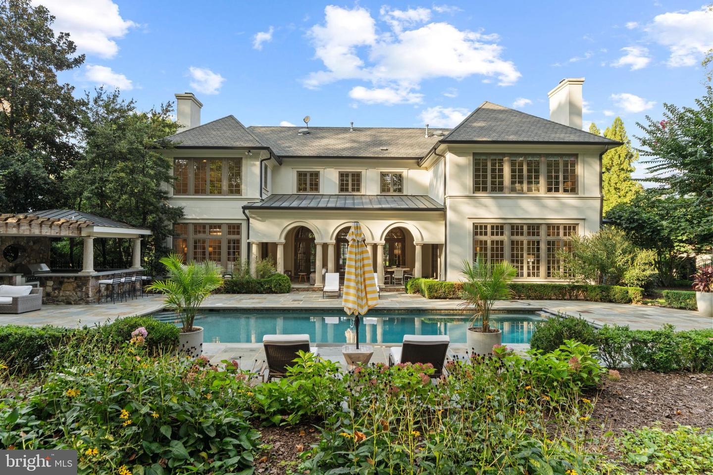 7795 GLENHAVEN CT, MCLEAN, Virginia 22102, 5 Bedrooms Bedrooms, ,5 BathroomsBathrooms,Residential,For sale,7795 GLENHAVEN CT,VAFX2267696 MLS # VAFX2267696