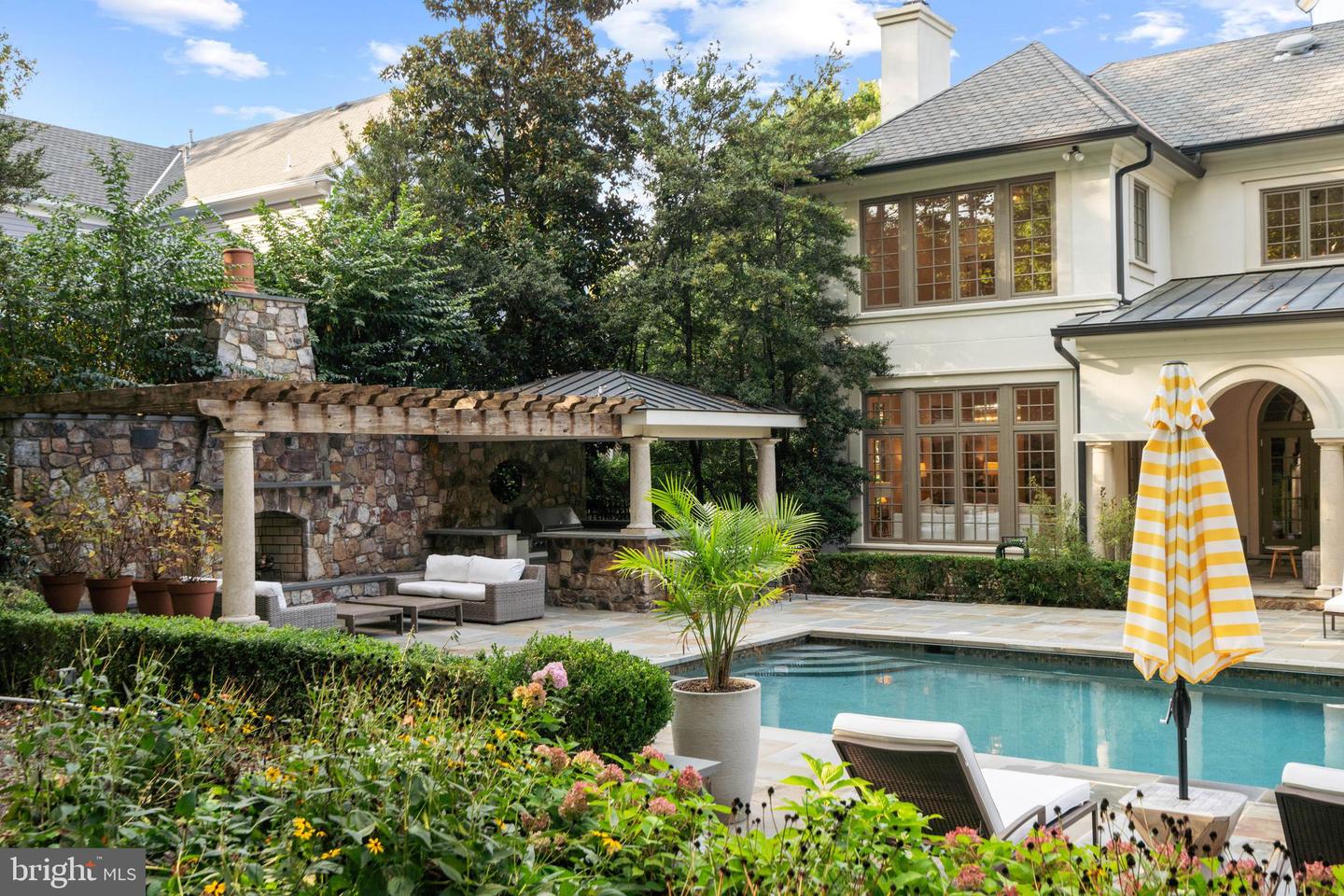 7795 GLENHAVEN CT, MCLEAN, Virginia 22102, 5 Bedrooms Bedrooms, ,5 BathroomsBathrooms,Residential,For sale,7795 GLENHAVEN CT,VAFX2267696 MLS # VAFX2267696