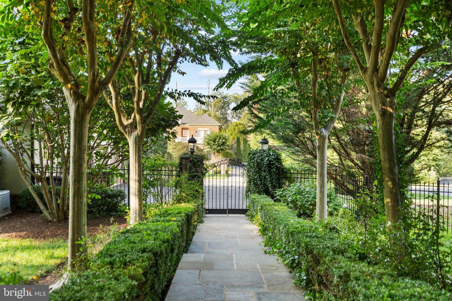 7795 GLENHAVEN CT, MCLEAN, Virginia 22102, 5 Bedrooms Bedrooms, ,5 BathroomsBathrooms,Residential,For sale,7795 GLENHAVEN CT,VAFX2267696 MLS # VAFX2267696