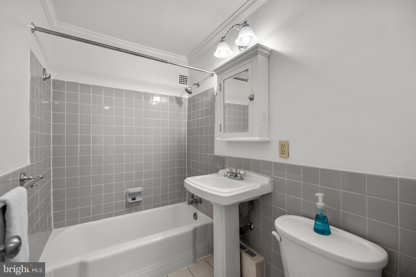 4000 TUNLAW RD NW #220, WASHINGTON, District Of Columbia 20007, 1 Bedroom Bedrooms, ,1 BathroomBathrooms,Residential,For sale,4000 TUNLAW RD NW #220,DCDC2222916 MLS # DCDC2222916