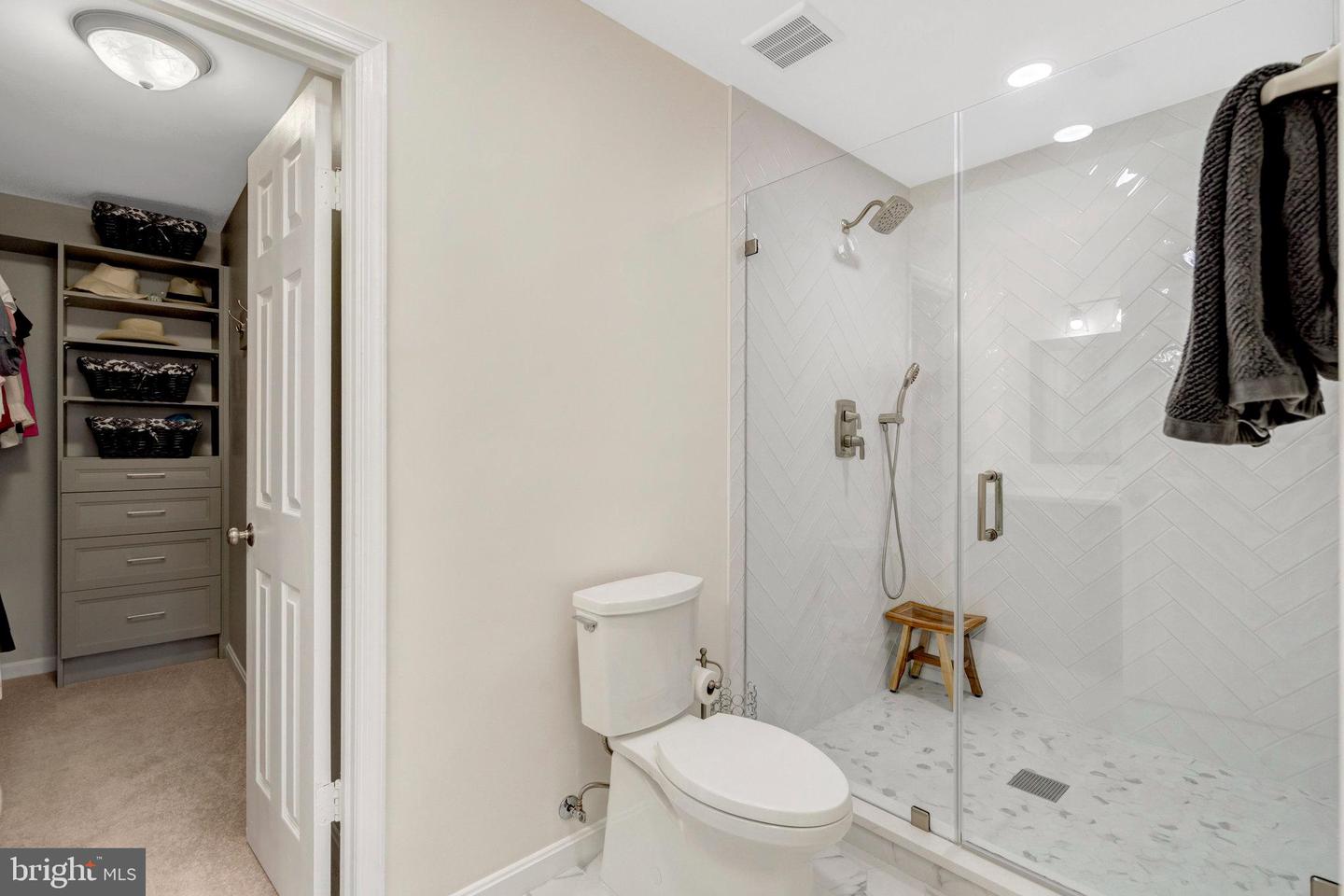 9524 OAK STREAM CT, FAIRFAX STATION, Virginia 22039, 4 Bedrooms Bedrooms, ,3 BathroomsBathrooms,Residential,For sale,9524 OAK STREAM CT,VAFX2268078 MLS # VAFX2268078