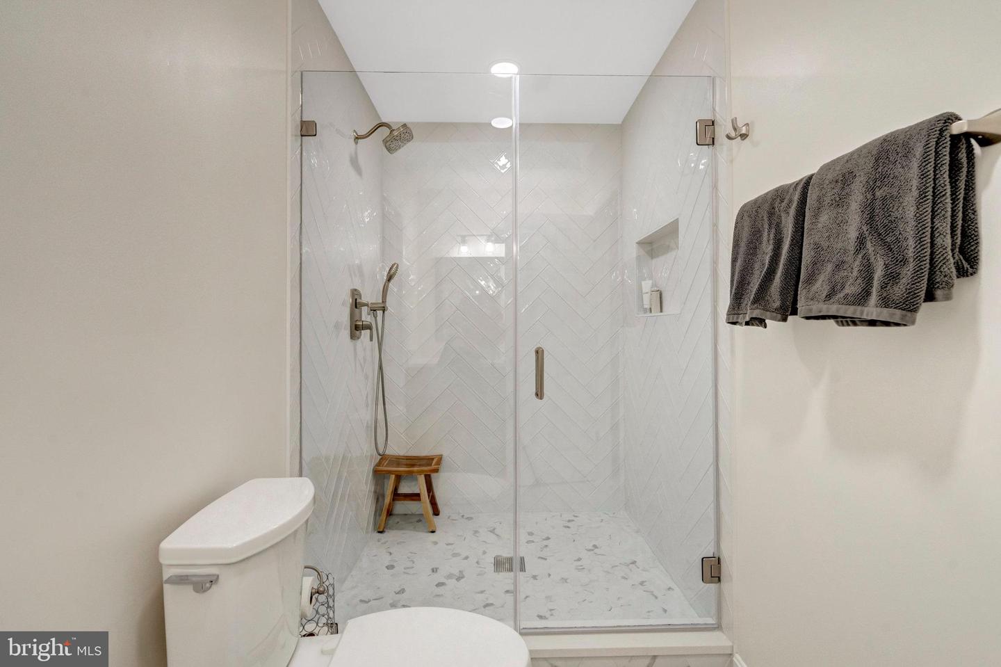 9524 OAK STREAM CT, FAIRFAX STATION, Virginia 22039, 4 Bedrooms Bedrooms, ,3 BathroomsBathrooms,Residential,For sale,9524 OAK STREAM CT,VAFX2268078 MLS # VAFX2268078