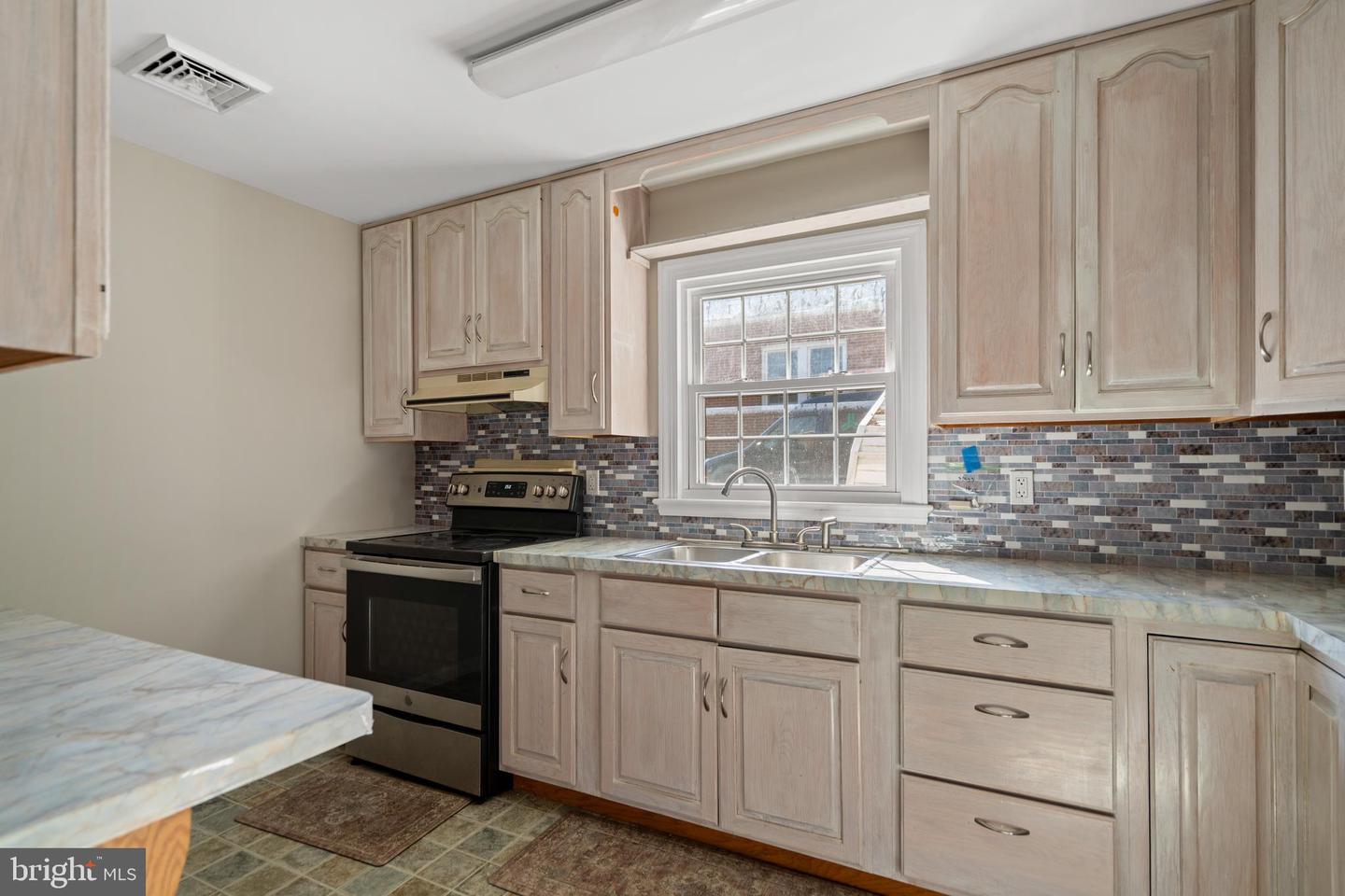 111 W 9TH ST, FRONT ROYAL, Virginia 22630, 3 Bedrooms Bedrooms, ,2 BathroomsBathrooms,Residential,For sale,111 W 9TH ST,VAWR2012324 MLS # VAWR2012324