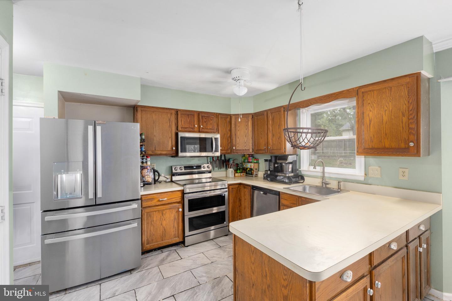 10611 MAPLE RIDGE DR, SPOTSYLVANIA, Virginia 22553, 4 Bedrooms Bedrooms, 11 Rooms Rooms,2 BathroomsBathrooms,Residential,For sale,10611 MAPLE RIDGE DR,VASP2036350 MLS # VASP2036350