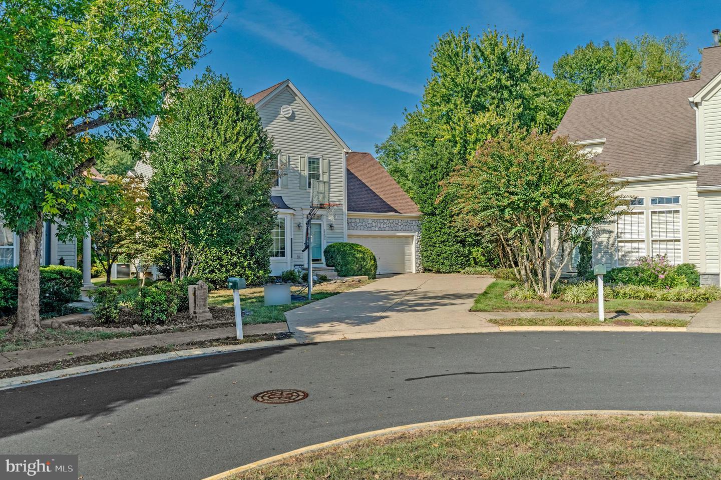 12492 FOX VIEW WAY, RESTON, Virginia 20191, 4 Bedrooms Bedrooms, ,4 BathroomsBathrooms,Residential,For sale,12492 FOX VIEW WAY,VAFX2268260 MLS # VAFX2268260