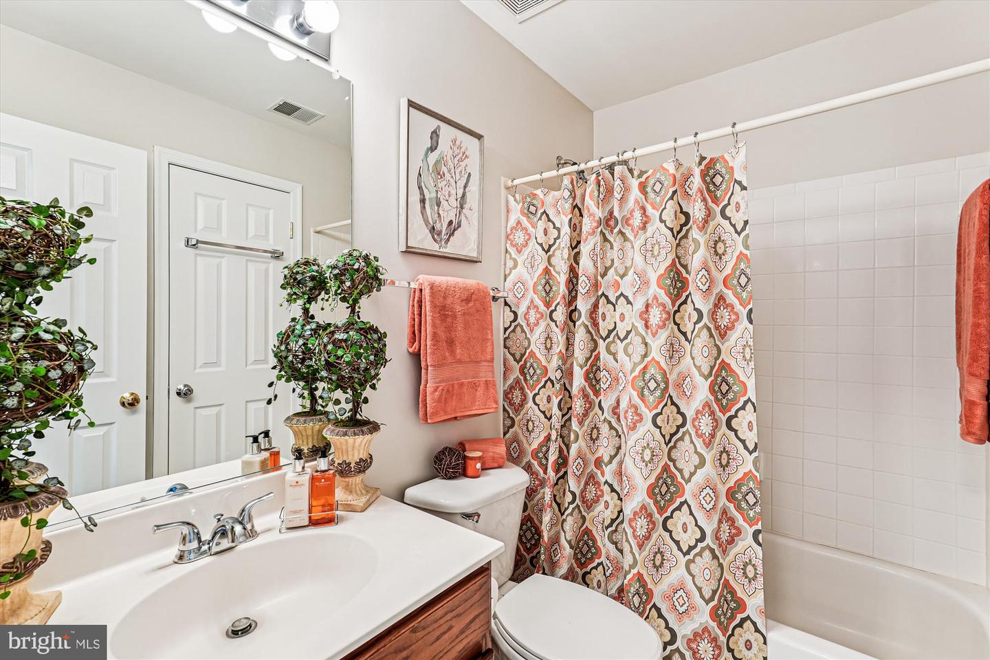 40941 SYCAMORE CREEK LN, LOVETTSVILLE, Virginia 20180, 4 Bedrooms Bedrooms, ,2 BathroomsBathrooms,Residential,For sale,40941 SYCAMORE CREEK LN,VALO2107214 MLS # VALO2107214