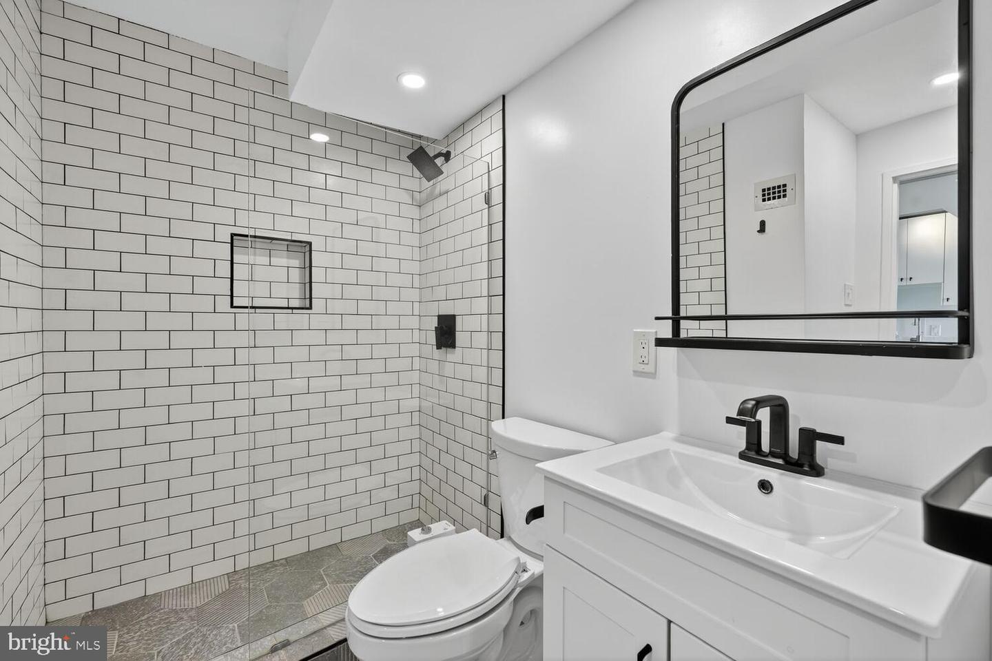 4501 ARLINGTON BLVD #715, ARLINGTON, Virginia 22203, 1 Bedroom Bedrooms, 2 Rooms Rooms,1 BathroomBathrooms,Residential,For sale,4501 ARLINGTON BLVD #715,VAAR2063958 MLS # VAAR2063958