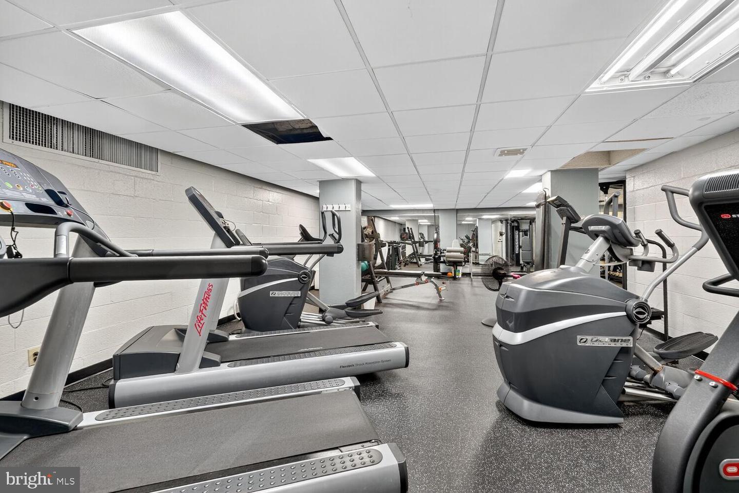 4501 ARLINGTON BLVD #715, ARLINGTON, Virginia 22203, 1 Bedroom Bedrooms, 2 Rooms Rooms,1 BathroomBathrooms,Residential,For sale,4501 ARLINGTON BLVD #715,VAAR2063958 MLS # VAAR2063958
