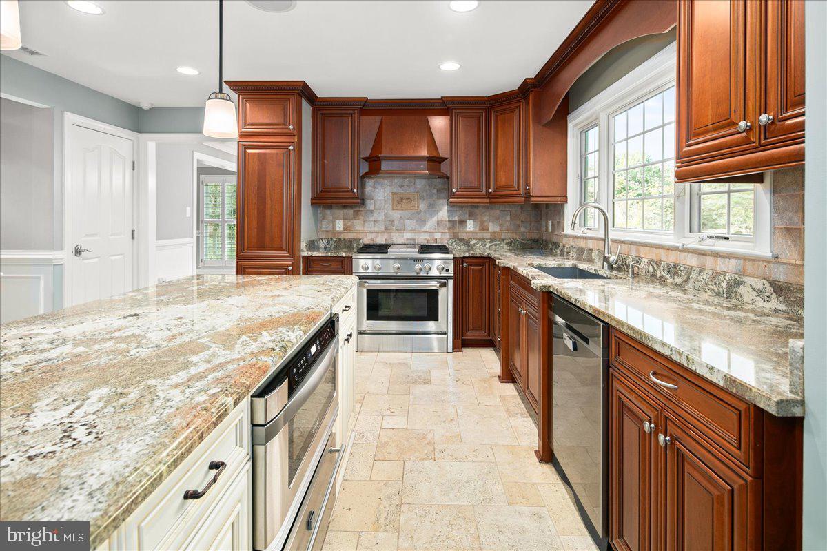 2953 BROOK MILL CT, HERNDON, Virginia 20171, 5 Bedrooms Bedrooms, ,3 BathroomsBathrooms,Residential,For sale,2953 BROOK MILL CT,VAFX2268460 MLS # VAFX2268460