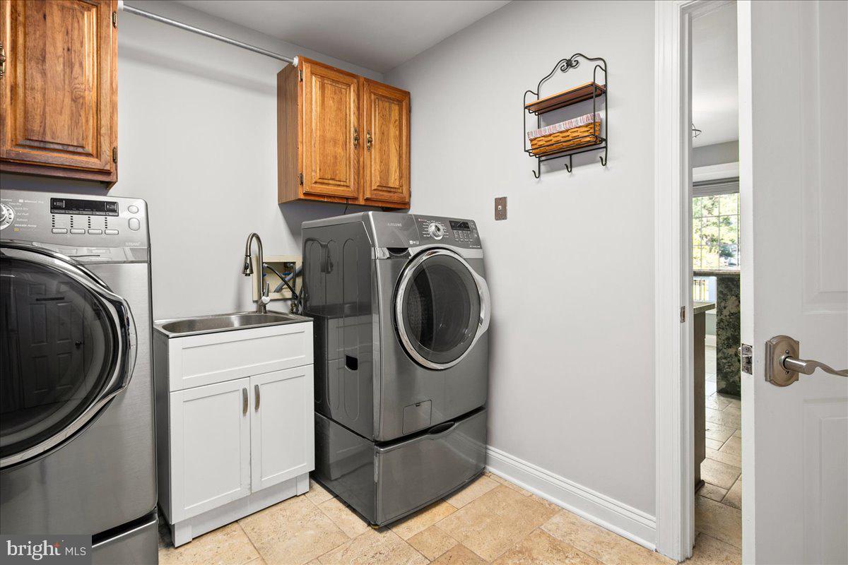 2953 BROOK MILL CT, HERNDON, Virginia 20171, 5 Bedrooms Bedrooms, ,3 BathroomsBathrooms,Residential,For sale,2953 BROOK MILL CT,VAFX2268460 MLS # VAFX2268460