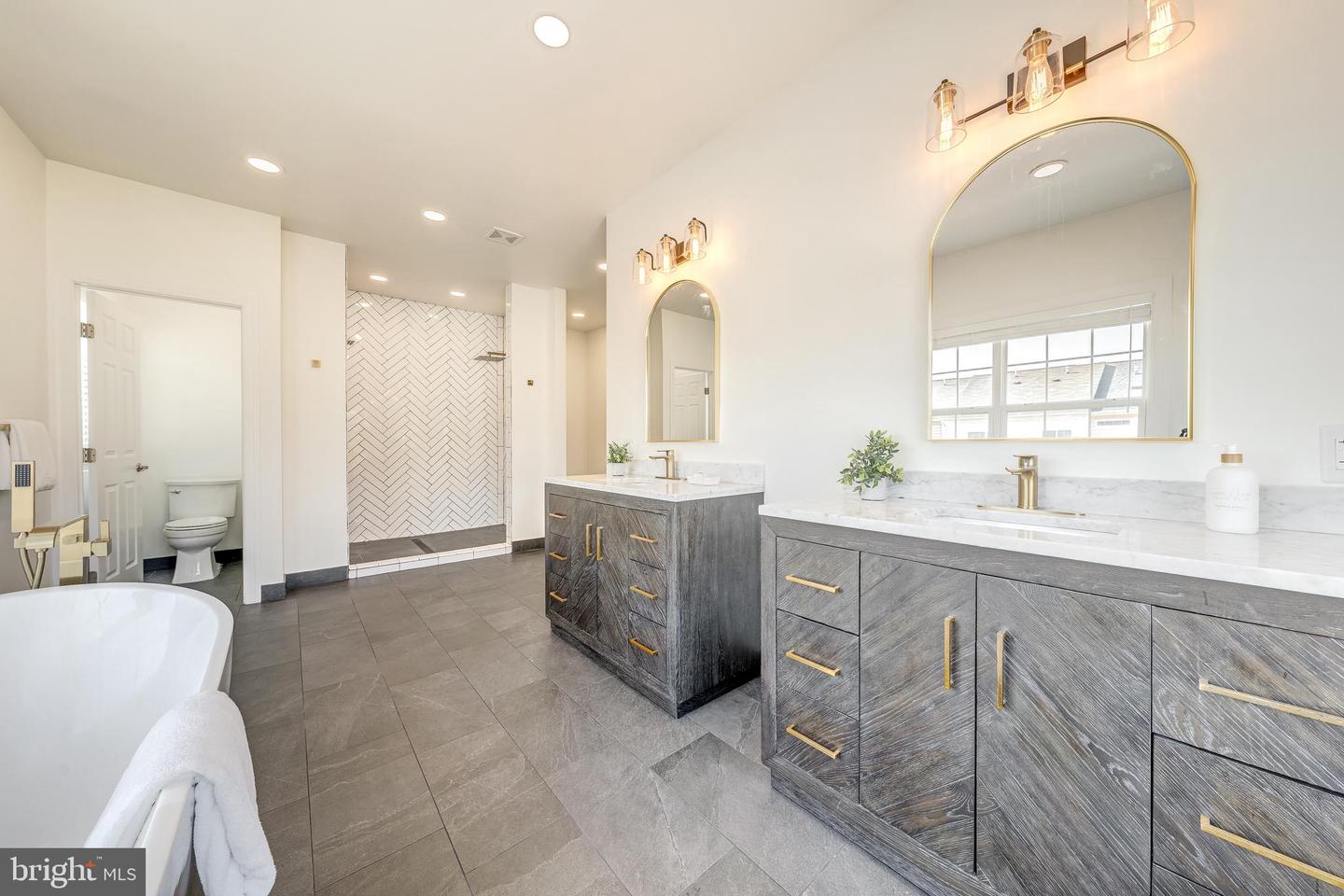 1707 TAYMOUNT TER NE, LEESBURG, Virginia 20176, 4 Bedrooms Bedrooms, ,2 BathroomsBathrooms,Residential,For sale,1707 TAYMOUNT TER NE,VALO2107302 MLS # VALO2107302