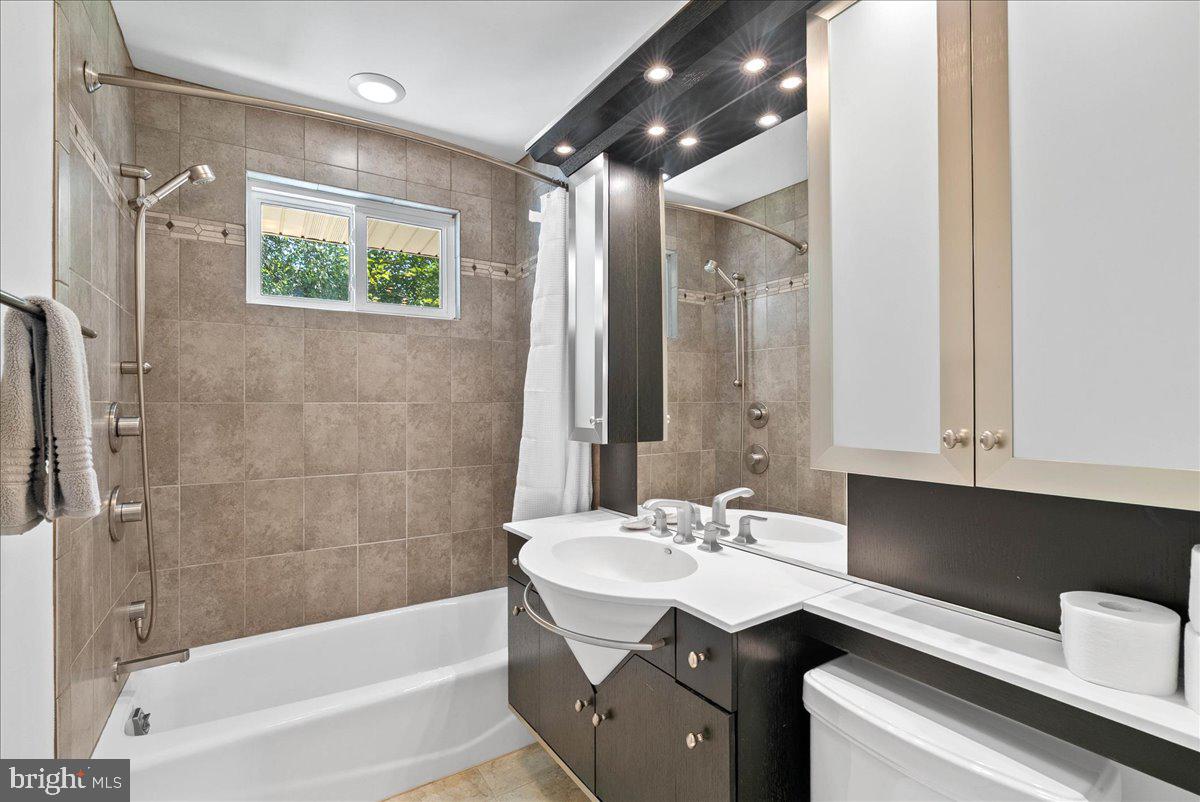 4600 STRATHBLANE PL, ALEXANDRIA, Virginia 22304, 4 Bedrooms Bedrooms, ,3 BathroomsBathrooms,Residential,For sale,4600 STRATHBLANE PL,VAAX2050102 MLS # VAAX2050102