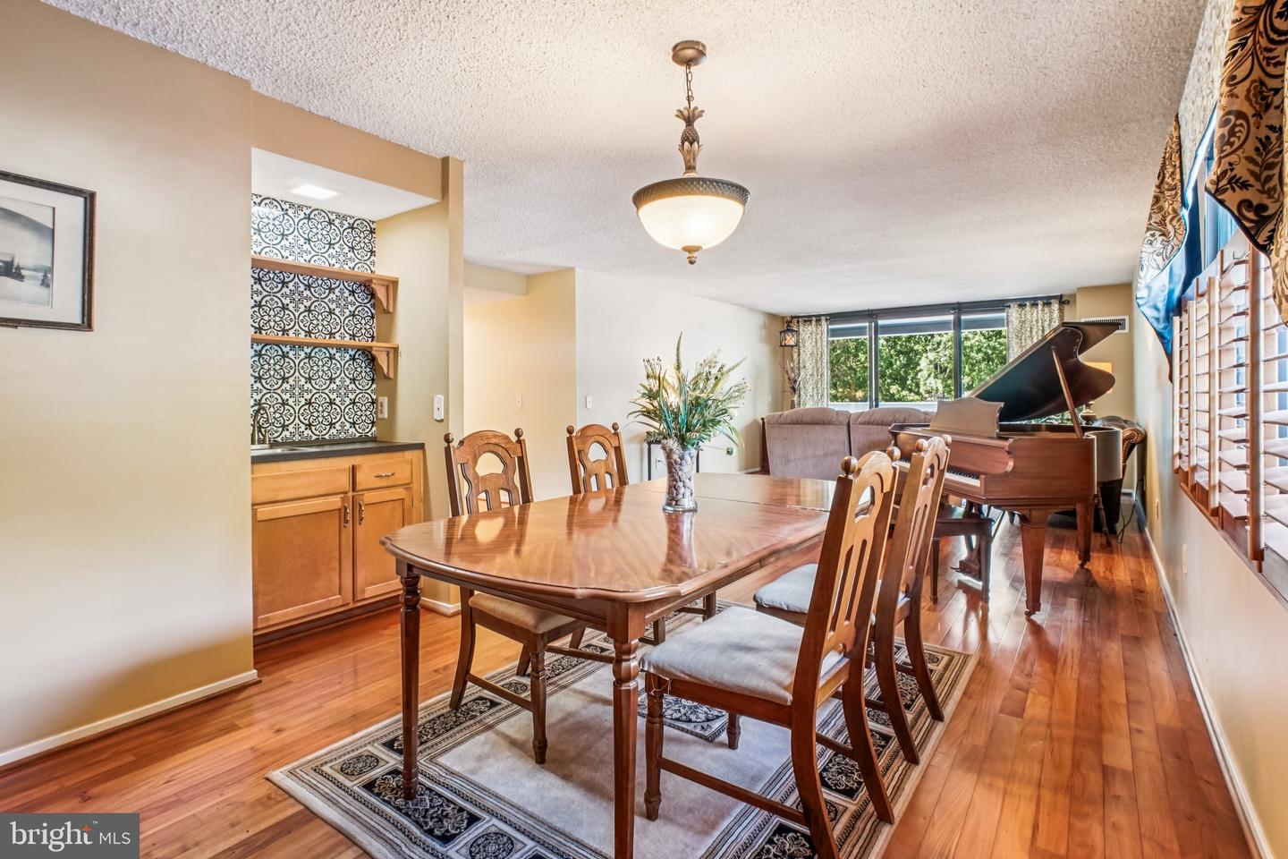 6101 EDSALL RD #402, ALEXANDRIA, Virginia 22304, 2 Bedrooms Bedrooms, ,2 BathroomsBathrooms,Residential,For sale,6101 EDSALL RD #402,VAAX2050182 MLS # VAAX2050182 6101 EDSALL RD #402, ALEXANDRIA, Virginia 22304, 2 Bedrooms Bedrooms, ,2 BathroomsBathrooms,Residential,For sale,6101 EDSALL RD #402,VAAX2050182 MLS # VAAX2050182