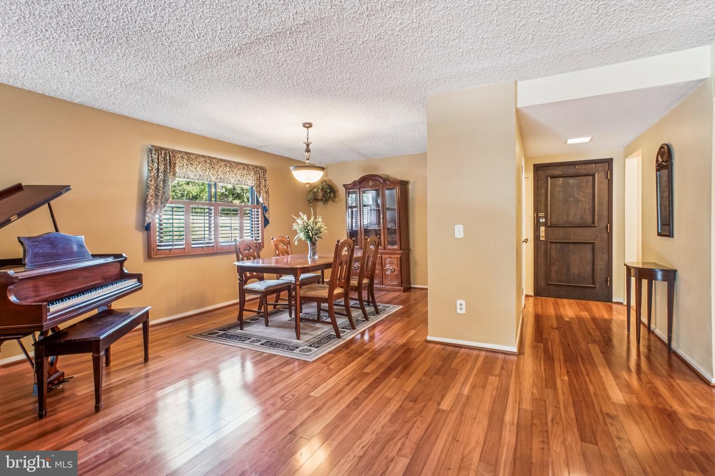 6101 EDSALL RD #402, ALEXANDRIA, Virginia 22304, 2 Bedrooms Bedrooms, ,2 BathroomsBathrooms,Residential,For sale,6101 EDSALL RD #402,VAAX2050182 MLS # VAAX2050182 6101 EDSALL RD #402, ALEXANDRIA, Virginia 22304, 2 Bedrooms Bedrooms, ,2 BathroomsBathrooms,Residential,For sale,6101 EDSALL RD #402,VAAX2050182 MLS # VAAX2050182