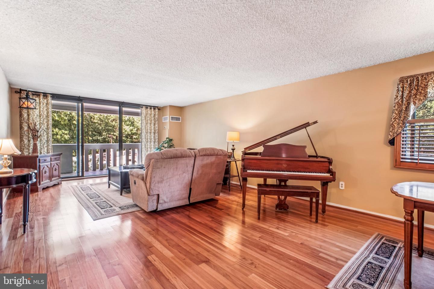 6101 EDSALL RD #402, ALEXANDRIA, Virginia 22304, 2 Bedrooms Bedrooms, ,2 BathroomsBathrooms,Residential,For sale,6101 EDSALL RD #402,VAAX2050182 MLS # VAAX2050182 6101 EDSALL RD #402, ALEXANDRIA, Virginia 22304, 2 Bedrooms Bedrooms, ,2 BathroomsBathrooms,Residential,For sale,6101 EDSALL RD #402,VAAX2050182 MLS # VAAX2050182