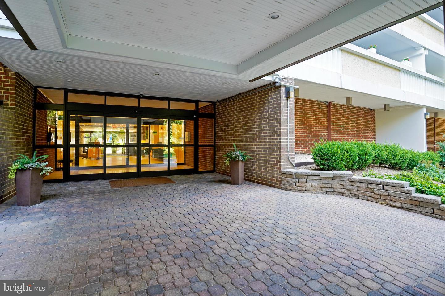 6101 EDSALL RD #402, ALEXANDRIA, Virginia 22304, 2 Bedrooms Bedrooms, ,2 BathroomsBathrooms,Residential,For sale,6101 EDSALL RD #402,VAAX2050182 MLS # VAAX2050182 6101 EDSALL RD #402, ALEXANDRIA, Virginia 22304, 2 Bedrooms Bedrooms, ,2 BathroomsBathrooms,Residential,For sale,6101 EDSALL RD #402,VAAX2050182 MLS # VAAX2050182