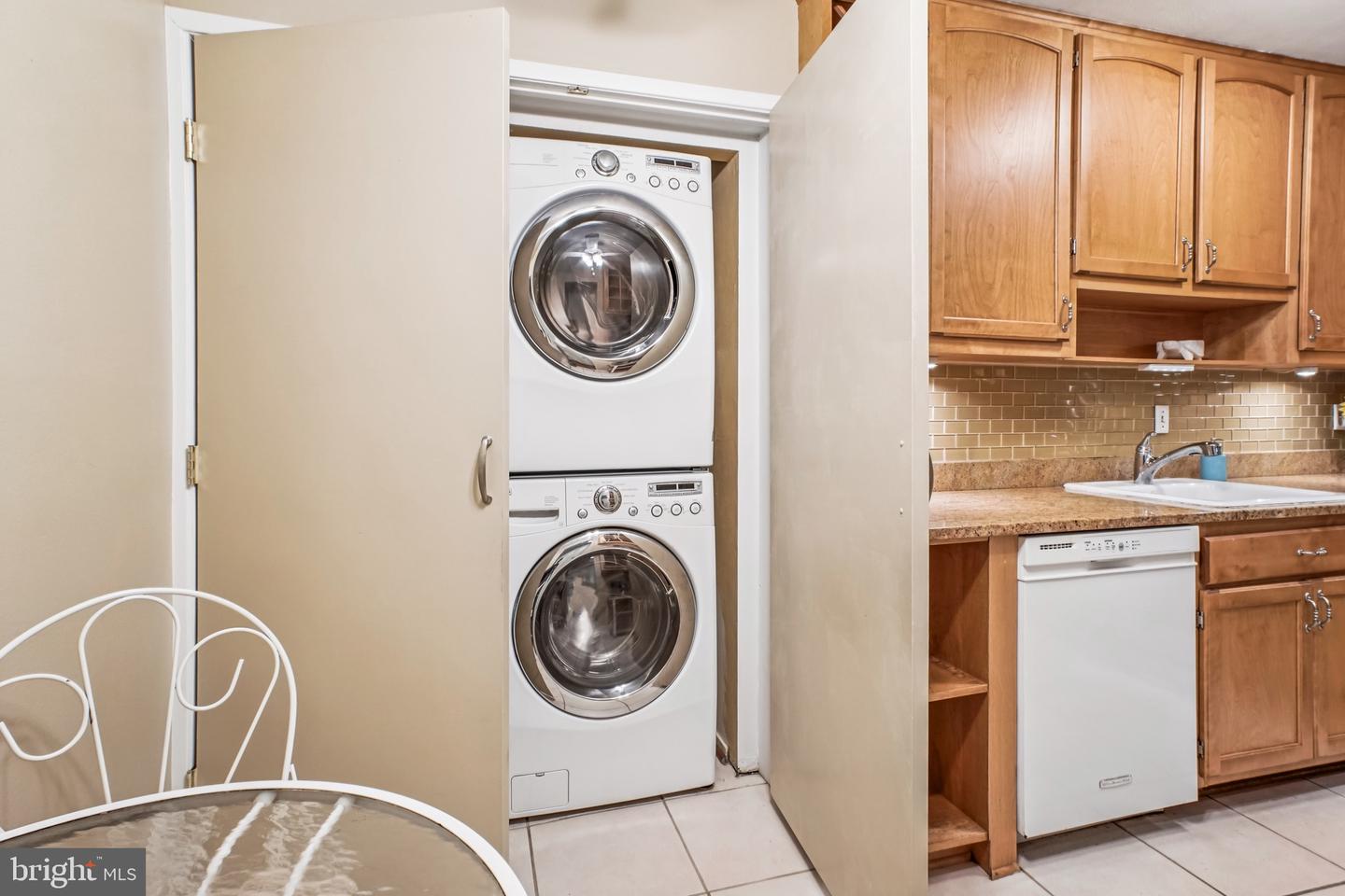 6101 EDSALL RD #402, ALEXANDRIA, Virginia 22304, 2 Bedrooms Bedrooms, ,2 BathroomsBathrooms,Residential,For sale,6101 EDSALL RD #402,VAAX2050182 MLS # VAAX2050182 6101 EDSALL RD #402, ALEXANDRIA, Virginia 22304, 2 Bedrooms Bedrooms, ,2 BathroomsBathrooms,Residential,For sale,6101 EDSALL RD #402,VAAX2050182 MLS # VAAX2050182