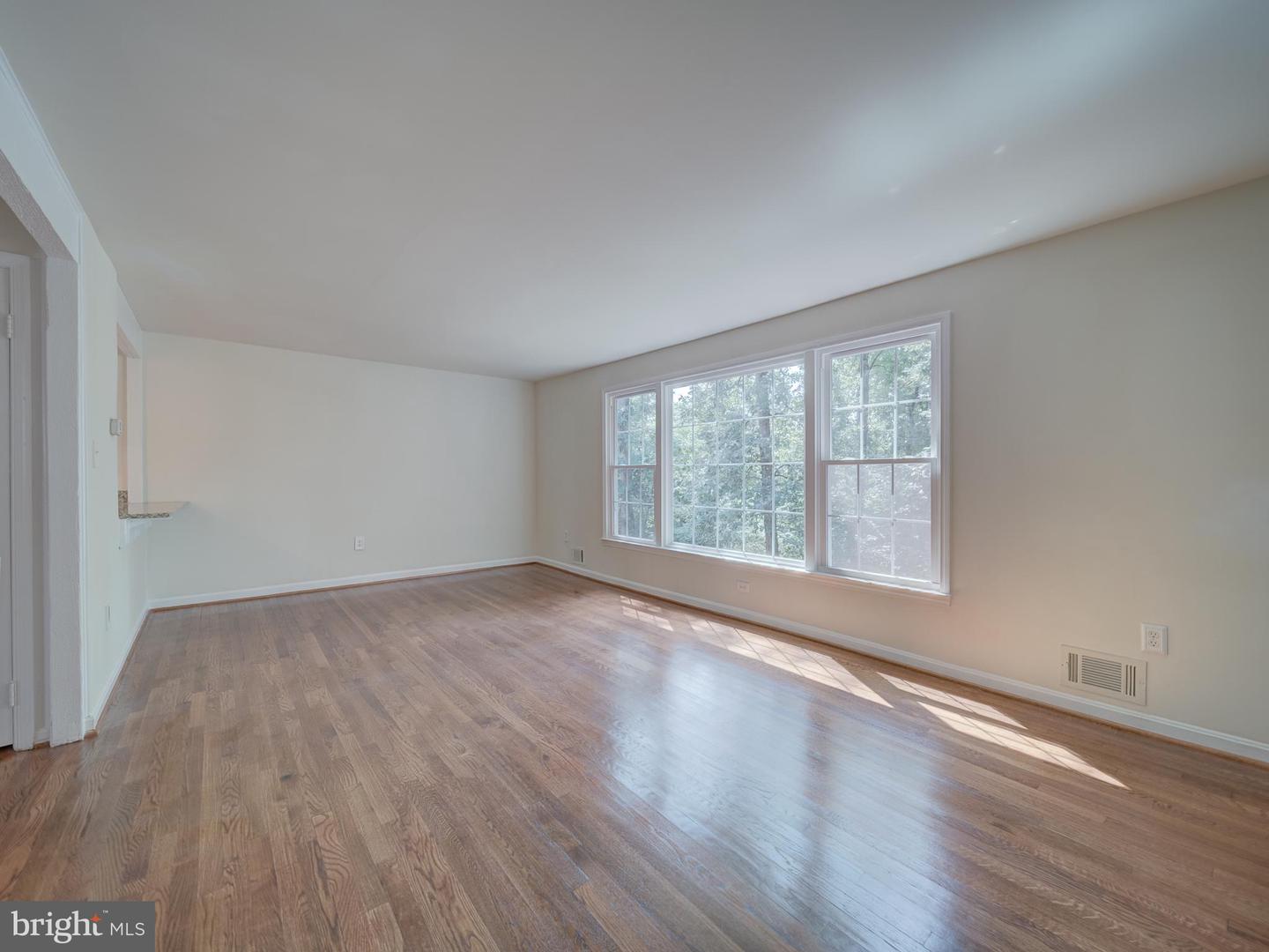 13186 PUTNAM CIR, WOODBRIDGE, Virginia 22191, 4 Bedrooms Bedrooms, ,3 BathroomsBathrooms,Residential,For sale,13186 PUTNAM CIR,VAPW2104762 MLS # VAPW2104762