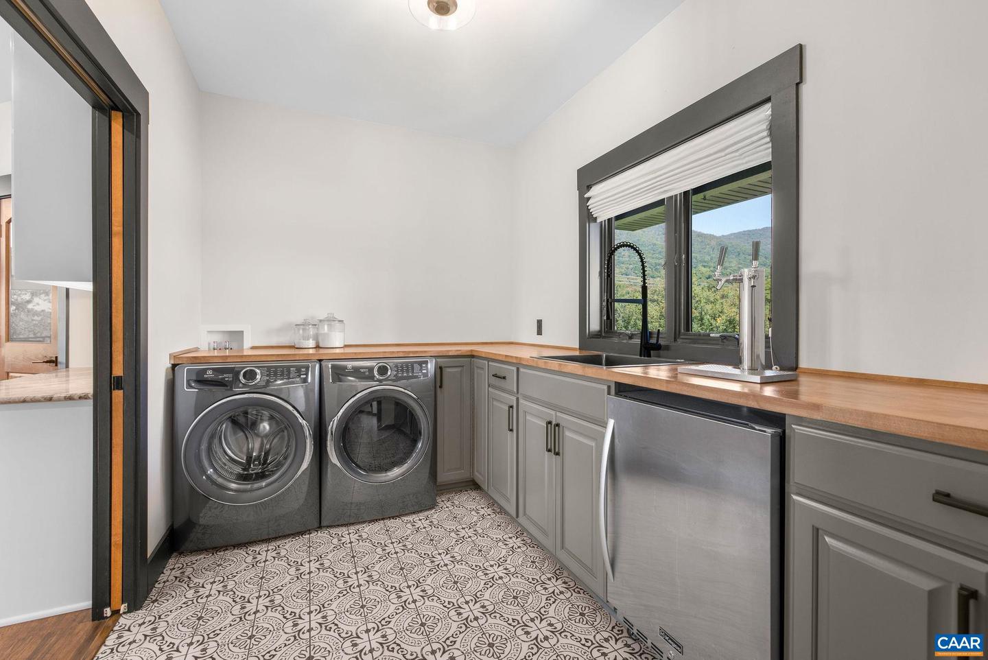 699 HENDRICKSON RD, PEMBROKE, Virginia 24136, 5 Bedrooms Bedrooms, ,3 BathroomsBathrooms,Residential,For sale,699 HENDRICKSON RD,669395 MLS # 669395 699 HENDRICKSON RD, PEMBROKE, Virginia 24136, 5 Bedrooms Bedrooms, ,3 BathroomsBathrooms,Residential,For sale,699 HENDRICKSON RD,669395 MLS # 669395