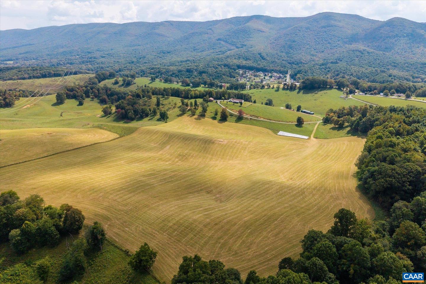 3225 LYNN HOLLOW RD, NORTH TAZEWELL, Virginia 24630, 3 Bedrooms Bedrooms, ,2 BathroomsBathrooms,Farm,For sale,3225 LYNN HOLLOW RD,669407 MLS # 669407