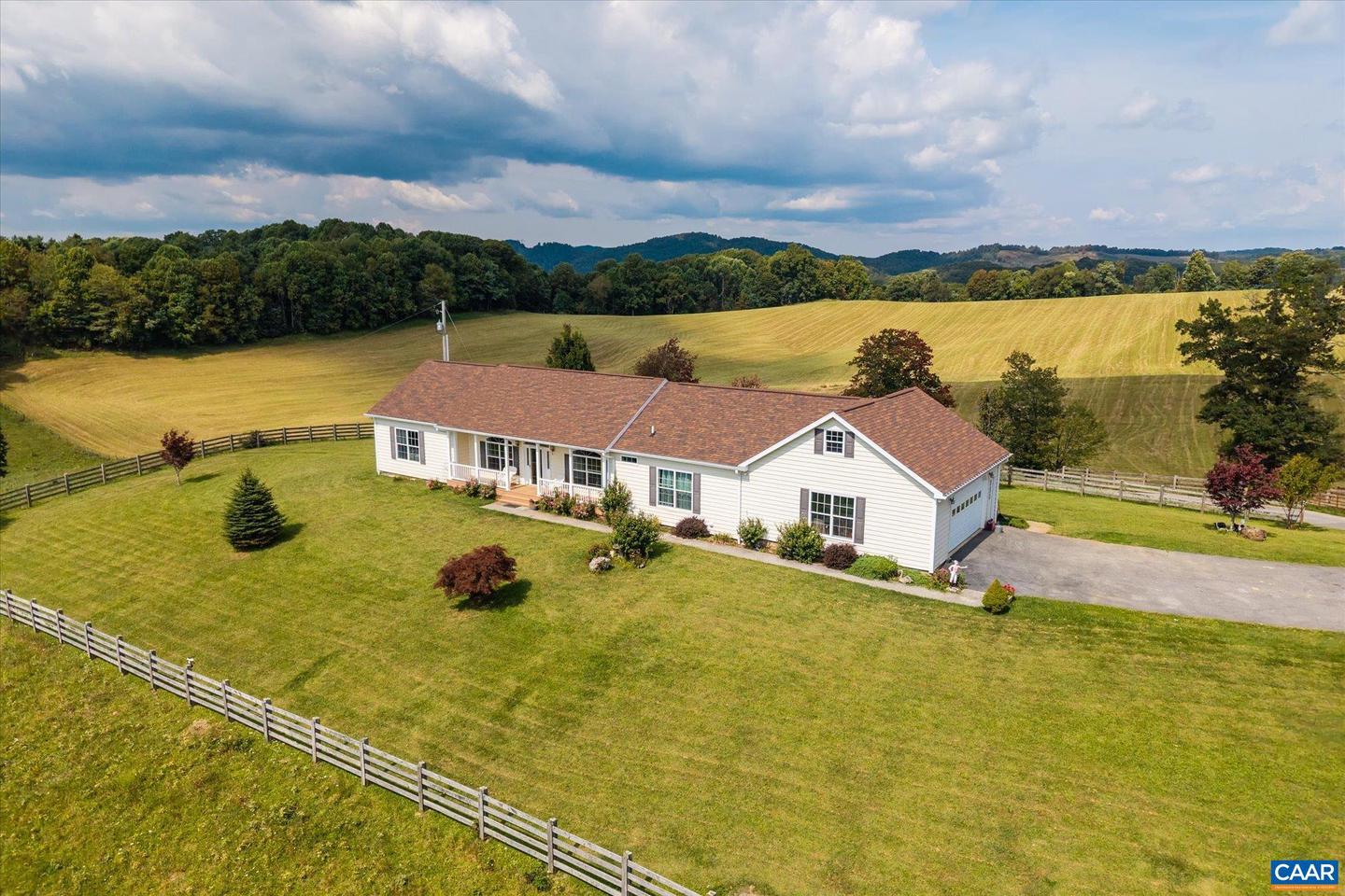 3225 LYNN HOLLOW RD, NORTH TAZEWELL, Virginia 24630, 3 Bedrooms Bedrooms, ,2 BathroomsBathrooms,Farm,For sale,3225 LYNN HOLLOW RD,669407 MLS # 669407