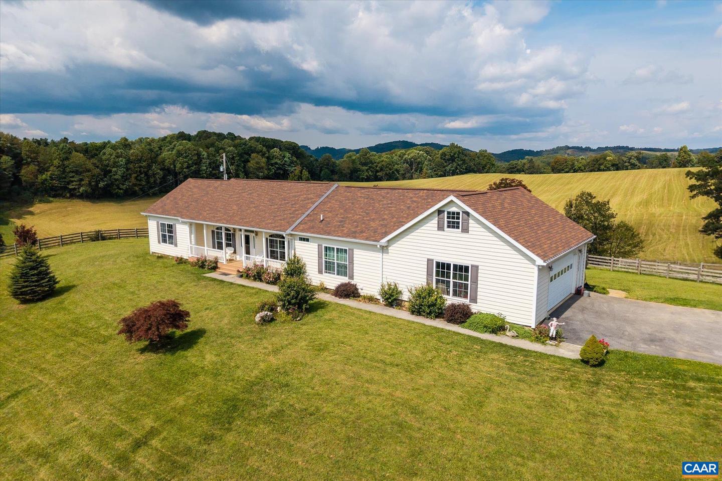 3225 LYNN HOLLOW RD, NORTH TAZEWELL, Virginia 24630, 3 Bedrooms Bedrooms, ,2 BathroomsBathrooms,Farm,For sale,3225 LYNN HOLLOW RD,669407 MLS # 669407