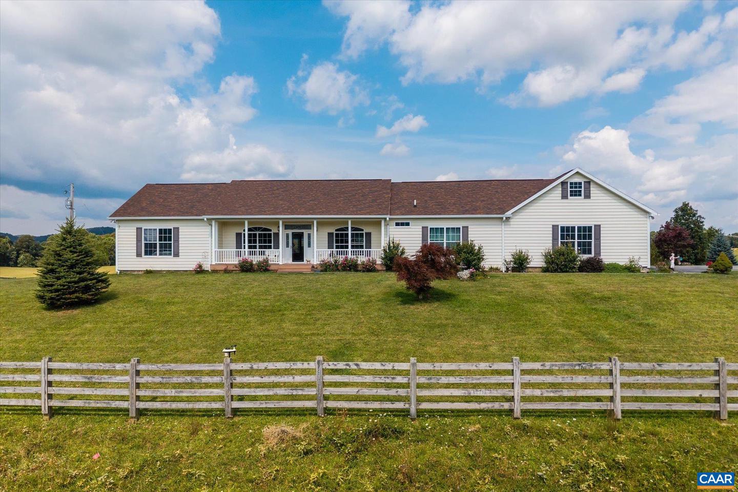 3225 LYNN HOLLOW RD, NORTH TAZEWELL, Virginia 24630, 3 Bedrooms Bedrooms, ,2 BathroomsBathrooms,Farm,For sale,3225 LYNN HOLLOW RD,669407 MLS # 669407