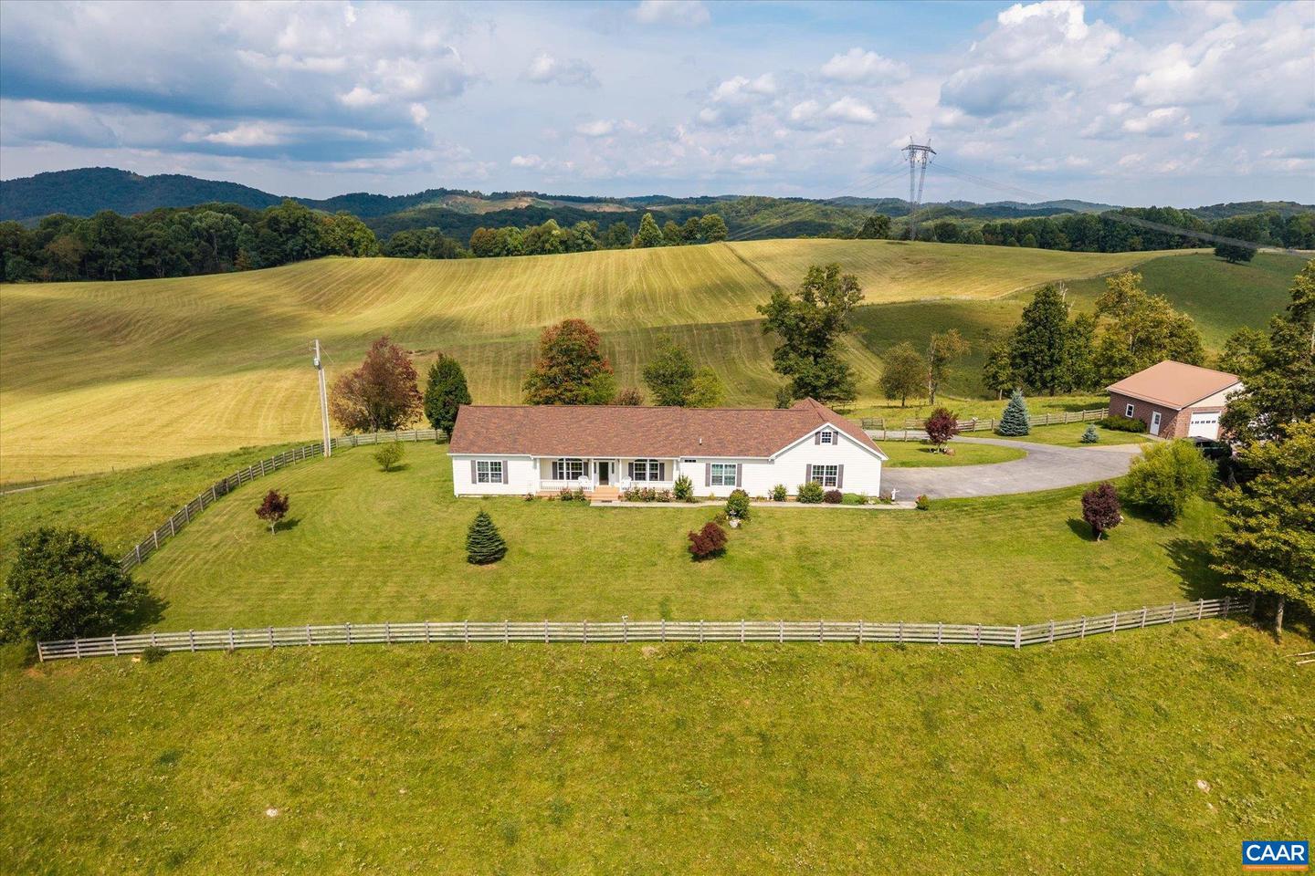 3225 LYNN HOLLOW RD, NORTH TAZEWELL, Virginia 24630, 3 Bedrooms Bedrooms, ,2 BathroomsBathrooms,Farm,For sale,3225 LYNN HOLLOW RD,669407 MLS # 669407