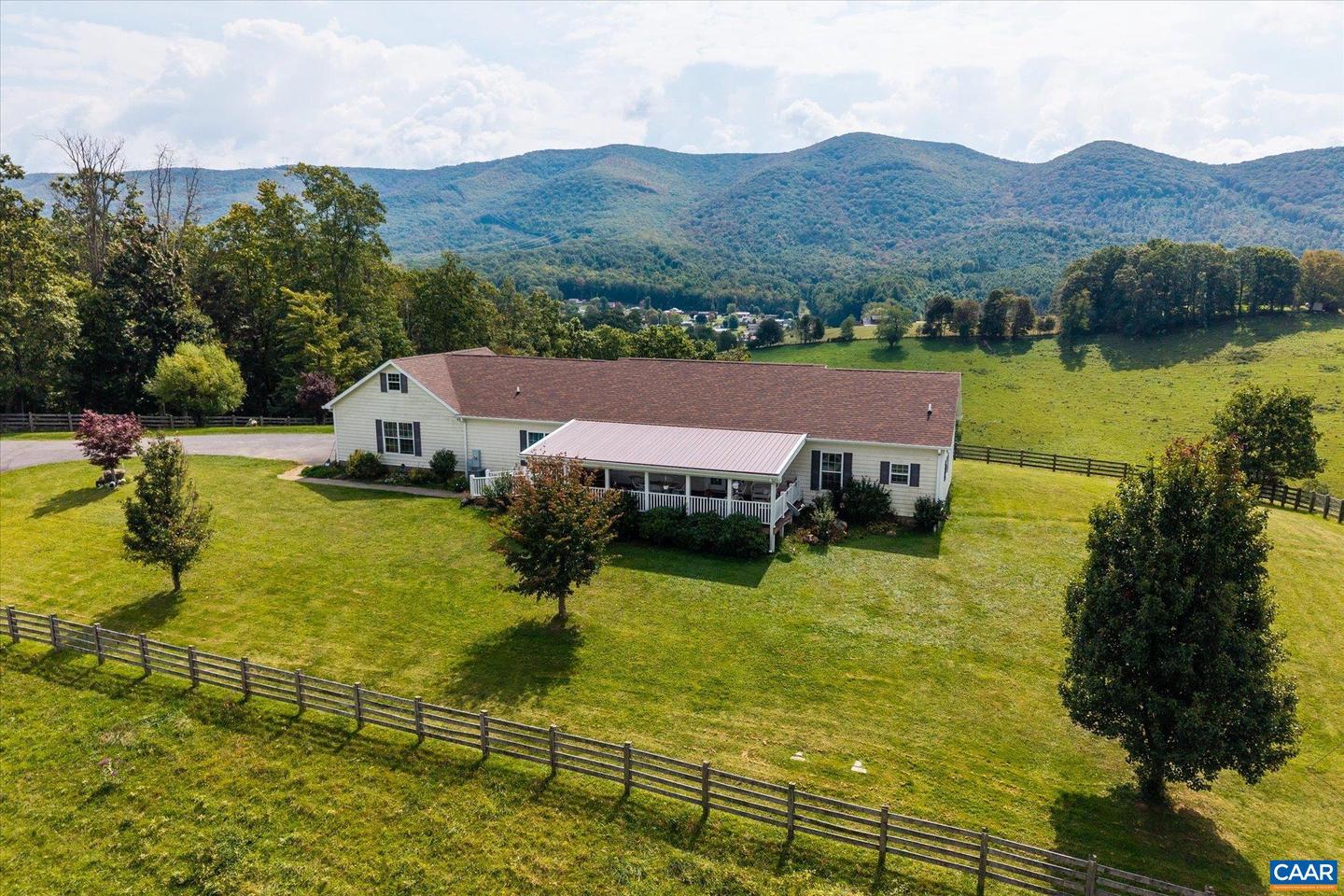 3225 LYNN HOLLOW RD, NORTH TAZEWELL, Virginia 24630, 3 Bedrooms Bedrooms, ,2 BathroomsBathrooms,Farm,For sale,3225 LYNN HOLLOW RD,669407 MLS # 669407