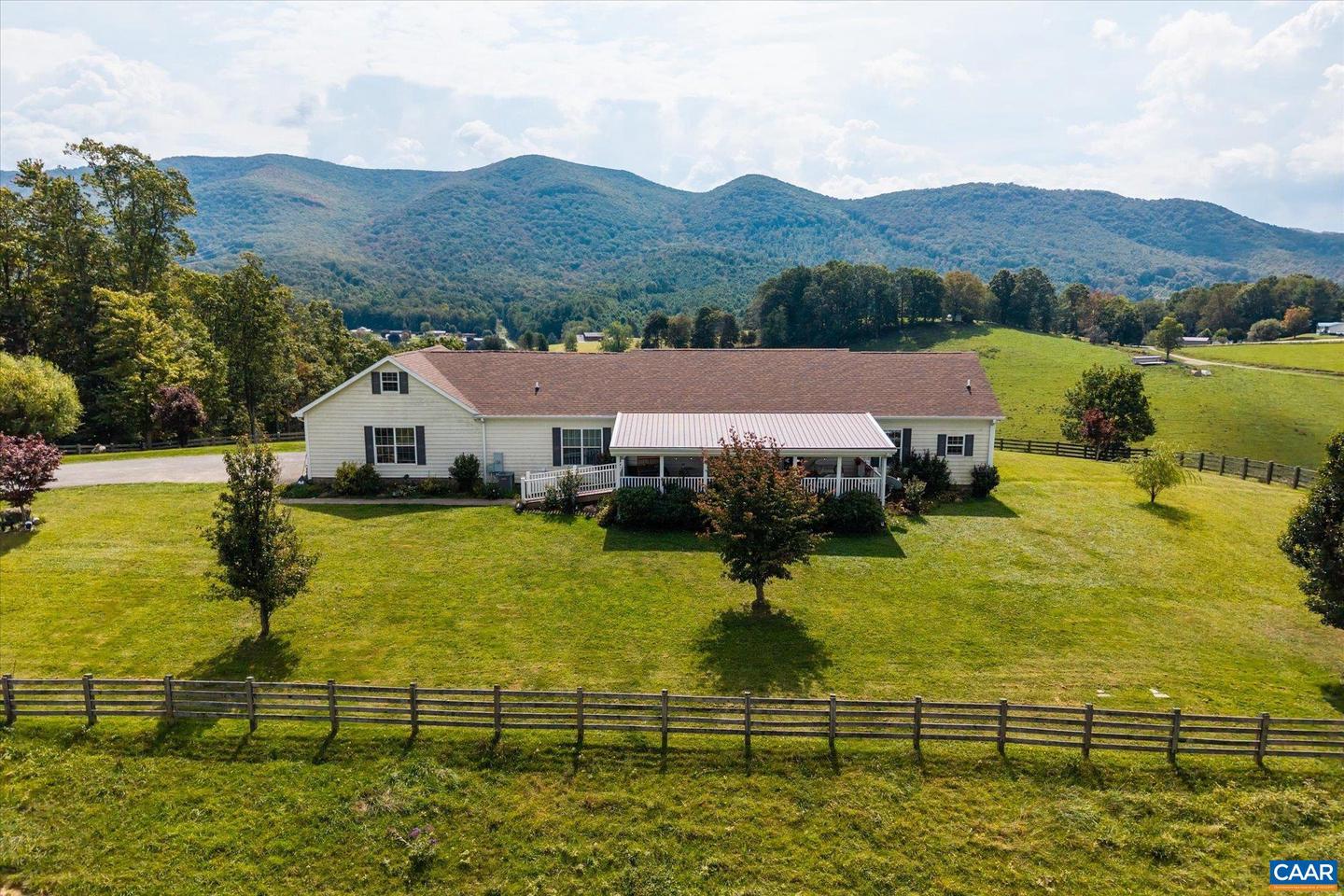 3225 LYNN HOLLOW RD, NORTH TAZEWELL, Virginia 24630, 3 Bedrooms Bedrooms, ,2 BathroomsBathrooms,Farm,For sale,3225 LYNN HOLLOW RD,669407 MLS # 669407