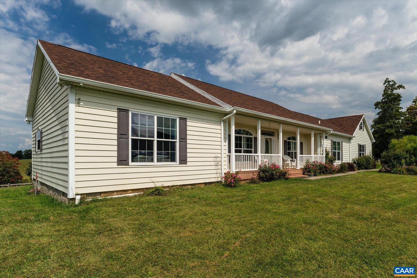 3225 LYNN HOLLOW RD, NORTH TAZEWELL, Virginia 24630, 3 Bedrooms Bedrooms, ,2 BathroomsBathrooms,Farm,For sale,3225 LYNN HOLLOW RD,669407 MLS # 669407