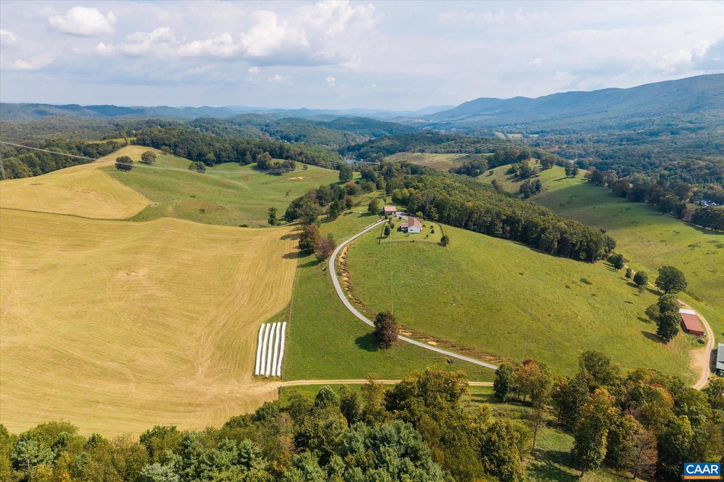 3225 LYNN HOLLOW RD, NORTH TAZEWELL, Virginia 24630, 3 Bedrooms Bedrooms, ,2 BathroomsBathrooms,Farm,For sale,3225 LYNN HOLLOW RD,669407 MLS # 669407