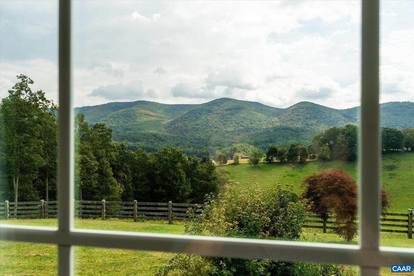 3225 LYNN HOLLOW RD, NORTH TAZEWELL, Virginia 24630, 3 Bedrooms Bedrooms, ,2 BathroomsBathrooms,Farm,For sale,3225 LYNN HOLLOW RD,669407 MLS # 669407