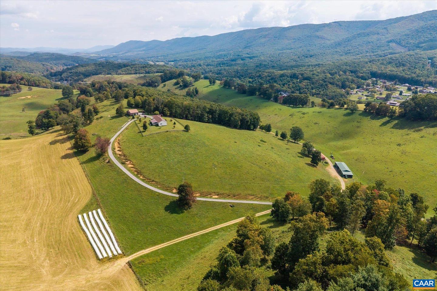 3225 LYNN HOLLOW RD, NORTH TAZEWELL, Virginia 24630, 3 Bedrooms Bedrooms, ,2 BathroomsBathrooms,Farm,For sale,3225 LYNN HOLLOW RD,669407 MLS # 669407
