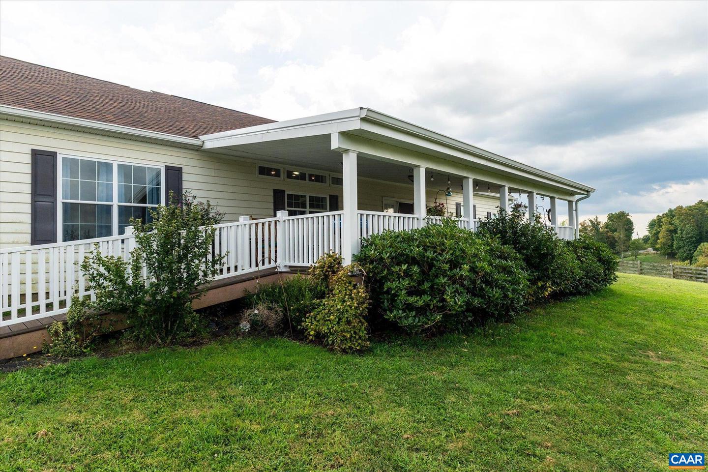 3225 LYNN HOLLOW RD, NORTH TAZEWELL, Virginia 24630, 3 Bedrooms Bedrooms, ,2 BathroomsBathrooms,Farm,For sale,3225 LYNN HOLLOW RD,669407 MLS # 669407