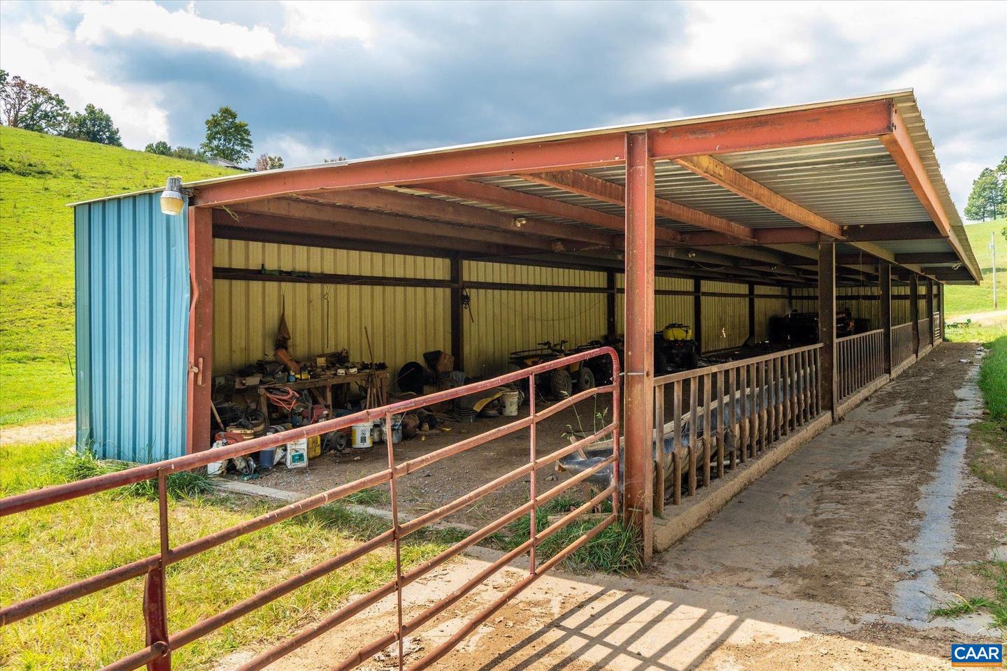 3225 LYNN HOLLOW RD, NORTH TAZEWELL, Virginia 24630, 3 Bedrooms Bedrooms, ,2 BathroomsBathrooms,Farm,For sale,3225 LYNN HOLLOW RD,669407 MLS # 669407