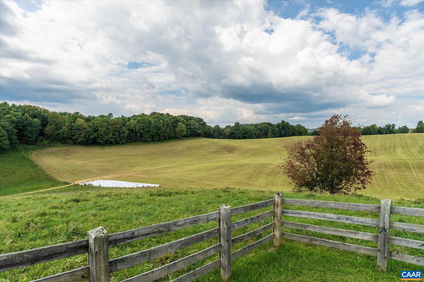 3225 LYNN HOLLOW RD, NORTH TAZEWELL, Virginia 24630, 3 Bedrooms Bedrooms, ,2 BathroomsBathrooms,Farm,For sale,3225 LYNN HOLLOW RD,669407 MLS # 669407