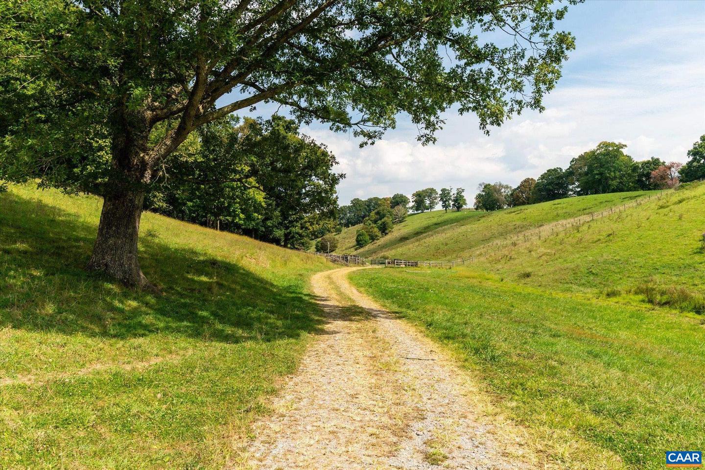 3225 LYNN HOLLOW RD, NORTH TAZEWELL, Virginia 24630, 3 Bedrooms Bedrooms, ,2 BathroomsBathrooms,Farm,For sale,3225 LYNN HOLLOW RD,669407 MLS # 669407