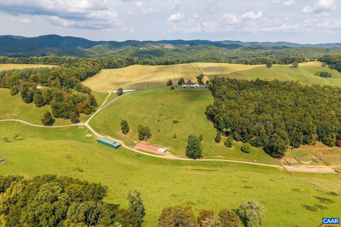3225 LYNN HOLLOW RD, NORTH TAZEWELL, Virginia 24630, 3 Bedrooms Bedrooms, ,2 BathroomsBathrooms,Farm,For sale,3225 LYNN HOLLOW RD,669407 MLS # 669407