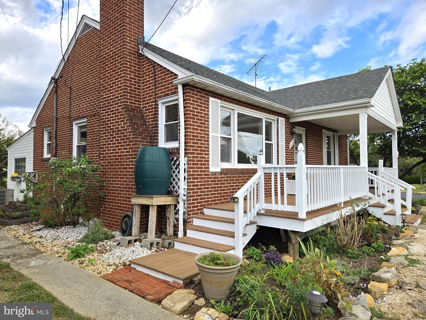 513 VAN FOSSEN ST, WINCHESTER, Virginia 22601, 4 Bedrooms Bedrooms, ,2 BathroomsBathrooms,Residential,For sale,513 VAN FOSSEN ST,VAWI2007924 MLS # VAWI2007924