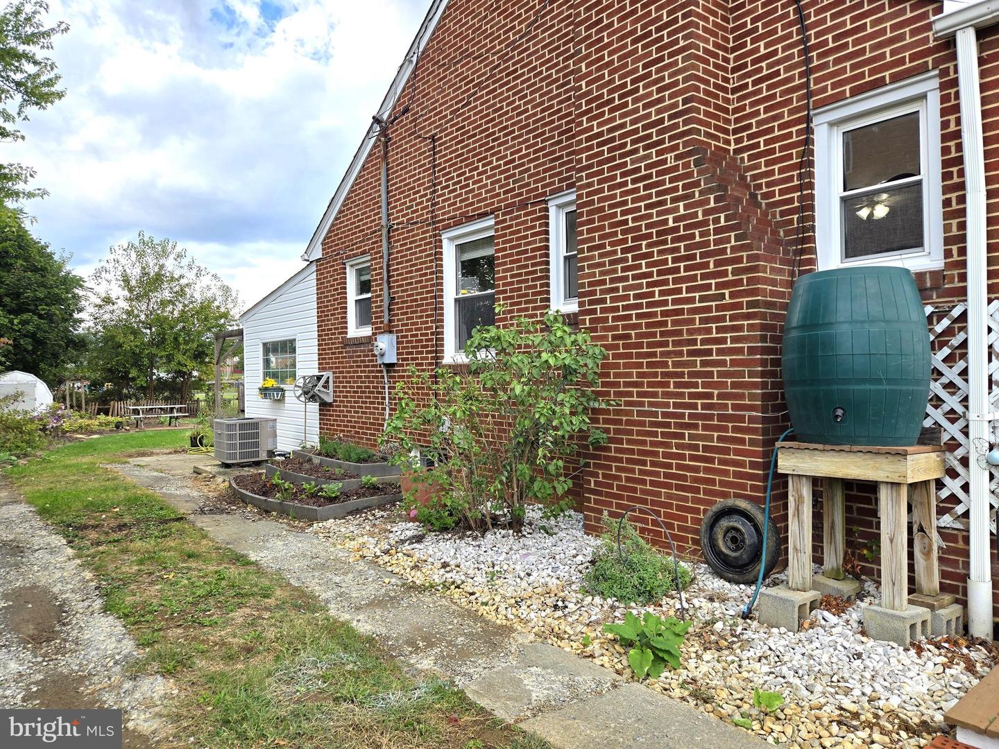 513 VAN FOSSEN ST, WINCHESTER, Virginia 22601, 4 Bedrooms Bedrooms, ,2 BathroomsBathrooms,Residential,For sale,513 VAN FOSSEN ST,VAWI2007924 MLS # VAWI2007924