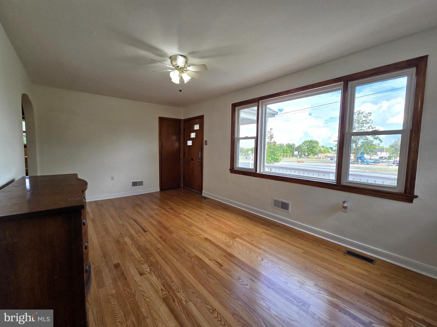 513 VAN FOSSEN ST, WINCHESTER, Virginia 22601, 4 Bedrooms Bedrooms, ,2 BathroomsBathrooms,Residential,For sale,513 VAN FOSSEN ST,VAWI2007924 MLS # VAWI2007924