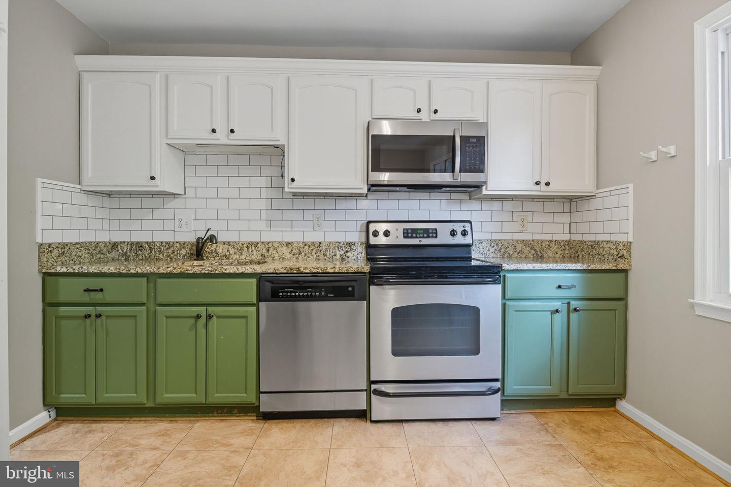 838 COLVIN CT, HERNDON, Virginia 20170, 5 Bedrooms Bedrooms, ,3 BathroomsBathrooms,Residential,For sale,838 COLVIN CT,VAFX2261206 MLS # VAFX2261206