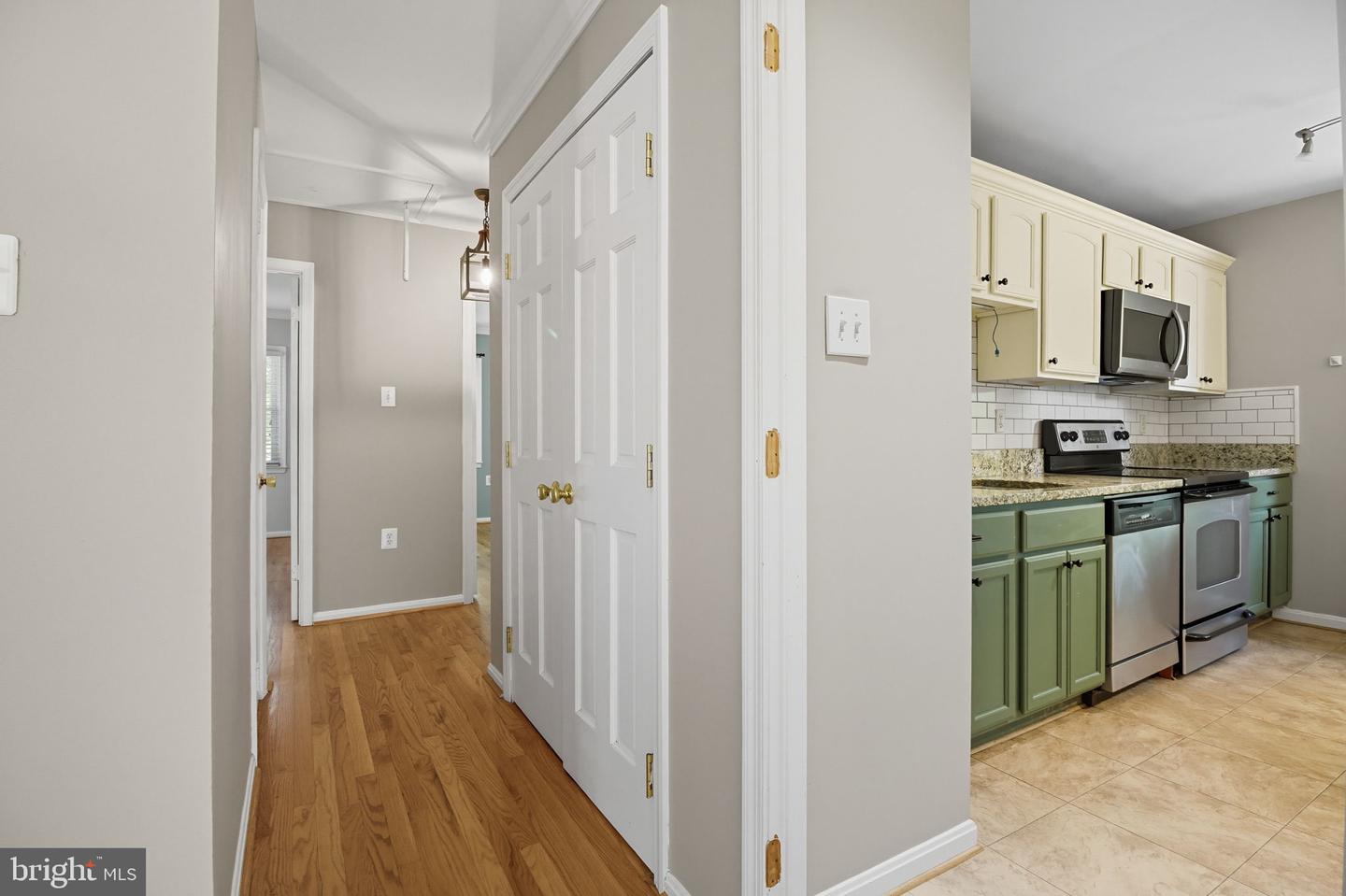 838 COLVIN CT, HERNDON, Virginia 20170, 5 Bedrooms Bedrooms, ,3 BathroomsBathrooms,Residential,For sale,838 COLVIN CT,VAFX2261206 MLS # VAFX2261206