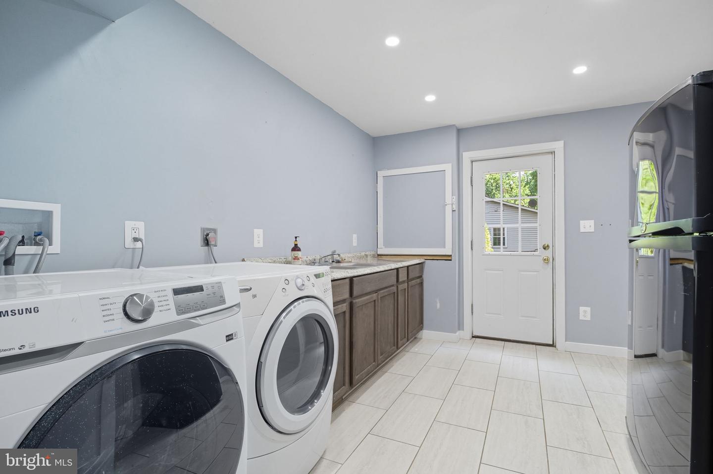 838 COLVIN CT, HERNDON, Virginia 20170, 5 Bedrooms Bedrooms, ,3 BathroomsBathrooms,Residential,For sale,838 COLVIN CT,VAFX2261206 MLS # VAFX2261206