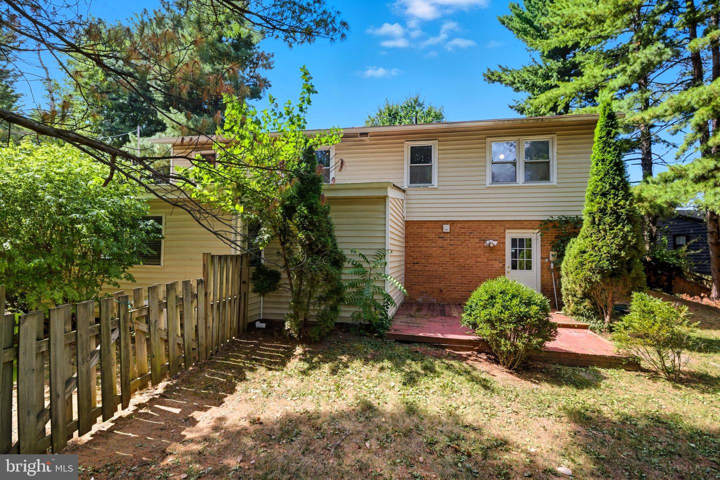 838 COLVIN CT, HERNDON, Virginia 20170, 5 Bedrooms Bedrooms, ,3 BathroomsBathrooms,Residential,For sale,838 COLVIN CT,VAFX2261206 MLS # VAFX2261206