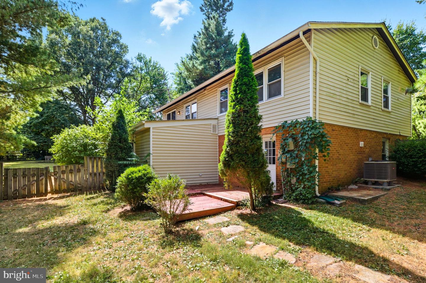 838 COLVIN CT, HERNDON, Virginia 20170, 5 Bedrooms Bedrooms, ,3 BathroomsBathrooms,Residential,For sale,838 COLVIN CT,VAFX2261206 MLS # VAFX2261206