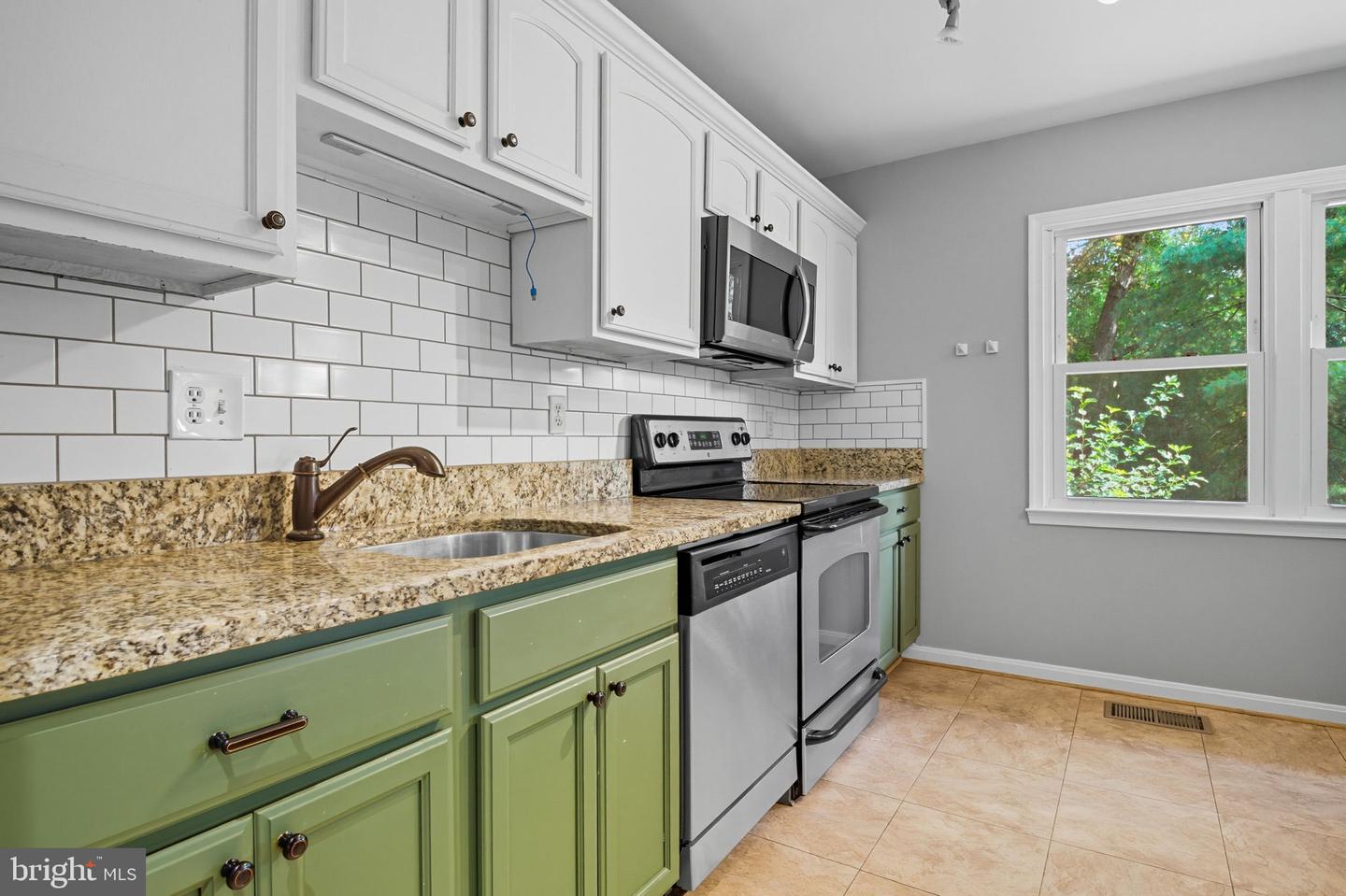 838 COLVIN CT, HERNDON, Virginia 20170, 5 Bedrooms Bedrooms, ,3 BathroomsBathrooms,Residential,For sale,838 COLVIN CT,VAFX2261206 MLS # VAFX2261206